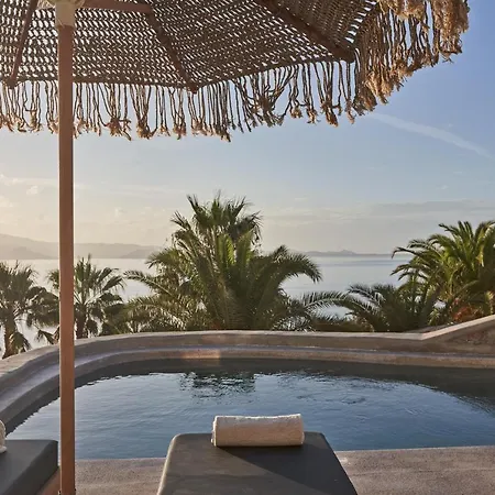 Hill Club Naxos * Πλάκα