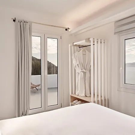 Hill Club Naxos Πλάκα