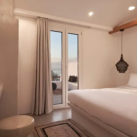 Hill Club Naxos