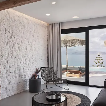 Hill Club Naxos *
