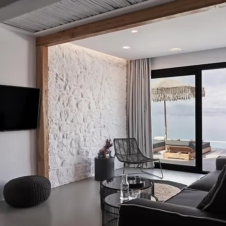 Hill Club Naxos * Πλάκα