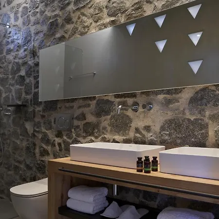 Hill Club Naxos *