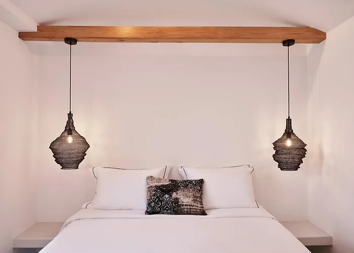 Hill Club Naxos Vila