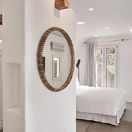 Hill Club Naxos Vila