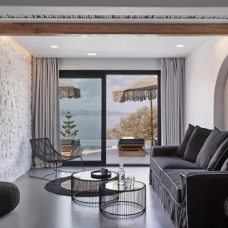 Hill Club Naxos